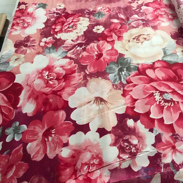 Polyester 125gsm Christmas Custom Print Screen Printing Bedding Fabric Manufacturers Wholesale Price